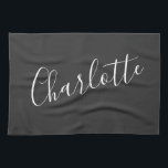 Linge De Cuisine Nom personnalisé de script minimaliste | Blanc noi<br><div class="desc">Nom de la typographie minimaliste de script dans la serviette de cuisine noire et blanche</div>