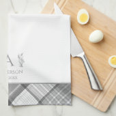 Linge De Cuisine Nom personnalisé Gris et blanc Plaid Monogramme (Quart Plié)