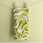 Linge De Cuisine Olive Green and Cream 1970 Retro Modern Swirl<br><div class="desc">Revitalisez votre cuisine avec cette serviette de cuisine moderne et rétro abstraite des années 1970 - un style audacieux et moderne des années 1970! Les tourbillons dynamiques dans les tons riches vert olive et crémeux apportent une touche de charme rétro à votre espace culinaire. Pas seulement une cuisine essentielle, cette...</div>