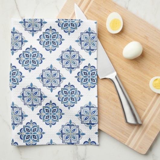 Linge De Cuisine Ornement brodé bleu sur blanc (Quart Plié)