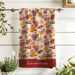 Linge De Cuisine Pain d'épices Citrus épices Noël Ajouter Nom de fa<br><div class="desc">Ce design sucré a été créé à l'aide de mes biscuits d'inspiration scandinave en forme d'homme de pain d'épices, d'arbre de Noël et d'une étoile entourée d'agrumes, d'épices séchées, de verdure et de baies qui évoquent l'atmosphère d'une cuisine chaleureuse de grand-mère remplie de parfums de cuisine de vacances ! ....</div>