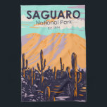 Linge De Cuisine Parc national du Saguaro Arizona Wasson Peak Vinta<br><div class="desc">Conception d'oeuvres vectorielles Saguaro. Le parc porte le nom du grand cactus saguaro,  originaire de son environnement désertique.</div>