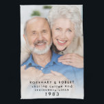 Linge De Cuisine Partager Café Croissants depuis l'année Noms Photo<br><div class="desc">Partager Croissants Café Depuis L'Année Noms Photo. Un design entièrement personnalisable pour un cadeau d'anniversaire avec votre photo personnalisée du couple heureux, dire amusant, leurs noms et l'année qu'ils ont rencontré.</div>