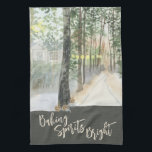 Linge De Cuisine Paysage d'hiver Spiritueux de cuisson<br><div class="desc">Toile de cuisine Winter Landscape,  avec "Baking Spirits Bright" dans la typographie à la mode. Ce décor rustique de campagne est décoré d'aquarelles,  d'un sentier boisé bordé d'arbres,  de lanternes chaudes et d'un cabine de campagne.</div>