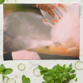 Linge De Cuisine Petit Grasshopper Sur Fleur Azalée Blanche (Plié)