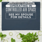 Linge De Cuisine Pilote à la retraite exploitant dans un espace aér (Plié)