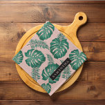 Linge De Cuisine Pink & Green Palm Feuille Motif & nom<br><div class="desc">Le Tropical Pink & Green Palm Feuille motif est un design dynamique et animé qui intègre des éléments de la nature et une esthétique tropicale. La motif présente des feuilles de palmiers luxuriants dans les tons rose et vert, créant un contraste saisissant et une apparence globale attrayante.Globalement, le motif Feuille...</div>