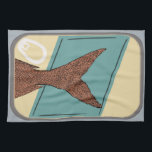 Linge De Cuisine poisson en conserve<br><div class="desc">Ajoutez une touche de fantaisie à votre cuisine avec notre serviette de cuisine Tinned Fish. Cette serviette présente un design amusant et coloré inspiré de l'emballage en conserve de poisson, parfait pour ajouter un élément ludique à votre décor de cuisine. Que vous soyez en train de sécher la vaisselle, d'essuyer...</div>