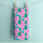 Linge De Cuisine Rennes de Noël vintages rétro en rose<br><div class="desc">Ajoutez une touche de nostalgie fantaisiste à votre cuisine de vacances avec cette serviette de thé rétro pour rennes de noël. Dotée d'une charmante illustration de rennes aux couleurs pastel douces d'aquas, de verts et de roses, cette serviette apporte une ambiance ludique et festive à votre espace culinaire. Le design...</div>