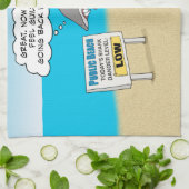 Linge De Cuisine Requin coupable drôle sur la plage (Plié)