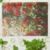 Linge De Cuisine Roses rouges contre un mur de pierre (Plié)