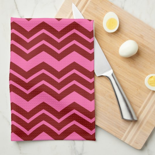 Linge De Cuisine Rouge bordeaux rose chevron design zigzag  (Quart Plié)