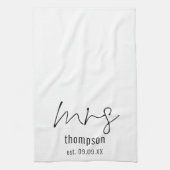 Linge De Cuisine Script moderne Mme Nom Date Bride Keepsaké (Vertical)