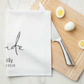 Linge De Cuisine Script moderne Nom de la mariée Date Keepsaké (Quart Plié)