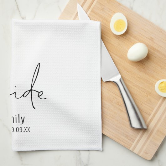 Linge De Cuisine Script moderne Nom de la mariée Date Keepsaké (Quart Plié)