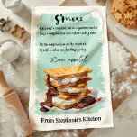 Linge De Cuisine S'more Recette personnalisée<br><div class="desc">Apportez le classique du feu de camp dans votre cuisine avec cette serviette de cuisine personnalisée S'more Recipe. Doté de la recette bien-aimée, cette serviette constitue un ajout amusant et unique à toute cuisine. Customisez avec votre nom ou votre message pour une touche personnelle, parfaite pour les amoureux d's'more et...</div>