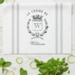 Linge De Cuisine Style Vintage gris sac français avec nom personnal<br><div class="desc">Des graphismes gravés en français vintage et des bandes de ruban gris pâle viennent compléter votre décor de cuisine de campagne française avec cette serviette personnalisée en laine gaufre. N'oubliez pas la touche finale de personnalisation avec votre monogramme et votre nom de famille.</div>