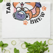 Linge De Cuisine Tabby Witch Brew – Cute Halloween Cat Design (Plié)