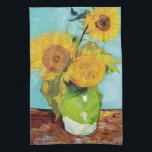 Linge De Cuisine Trois tournfleurs | Vincent van Gogh<br><div class="desc">Three Sunflowers (1888) de Vincent van Gogh est une vie morte vibrante qui met en valeur les touches épaisses signature de l’artiste et l’utilisation audacieuse de la couleur. Le tableau présente trois tournesols dans un vase simple, leurs pétales dorés qui contrastent avec l'arrière - plan bleu aqua. La palette jaune...</div>