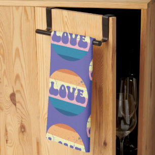 Linge De Cuisine Typographie D'Amour Rétro Sur Les Rayures De Couch