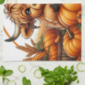 Linge De Cuisine Vache Highland Nichée parmi les Citrouilles de réc (Plié)