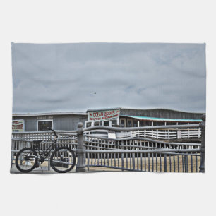 Linge De Cuisine Vélo sur la promenade de bord par Shirley Taylor