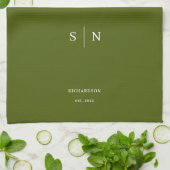Linge De Cuisine Vert olive | Monogramme noir et date (Plié)