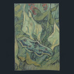 Linge De Cuisine Vincent van Gogh - Grand paon de nuit<br><div class="desc">Grand paon de nuit (1889) de Vincent van Gogh est une peinture de nature morte d'art ancien post-impressionniste. Un insecte, le Bombyx de l'Imperator, dans un jardin printanier avec des fleurs de calla et d'autres plantes. Van Gogh l'a appelé un "papillon de tête de mort" et a peint un crâne...</div>