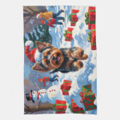 Linge De Cuisine Yorkshire Terrier en neige avec Casquette de Noël (Vertical)