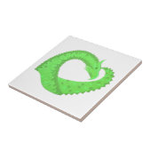 Linggroene hartdraak op wit tegeltje (Zijkant)