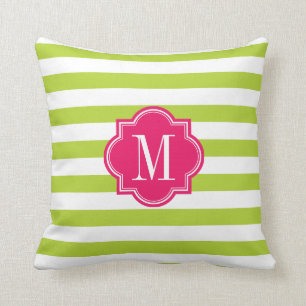 Linggroene strips met warmroze monogram kussen