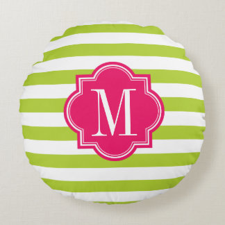 Linggroene strips met warmroze monogram rond kussen