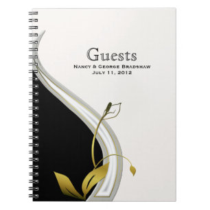 L'invité de mariage signent dedans le carnet