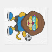 Lion als Voetbalspeler met Voetbal Fleece Deken (Voorkant (Horizontaal))