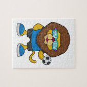 Lion als Voetbalspeler met Voetbal Legpuzzel (Horizontaal)