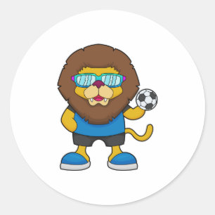 Lion als Voetbalspeler met Voetbal Ronde Sticker