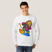 Lion as Snowboarder with Snowboard T-shirt (Voorkant volledig)