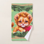 Lion bébé de la jungle au coeur rouge (Serviette à main)