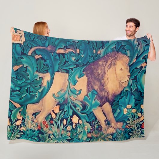 Lion in The Forest, William Morris Fleece Deken (In situ)