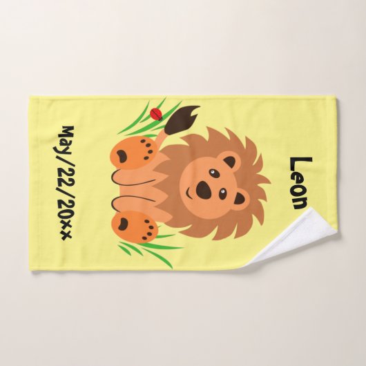 Lion mignon dans l'herbe avec serviette enfant coc (Serviette à main)