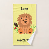 Lion mignon dans l'herbe avec serviette enfant coc (Serviette à main)