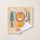 Lion mignon souriant dans la forêt (Gant de toilette)