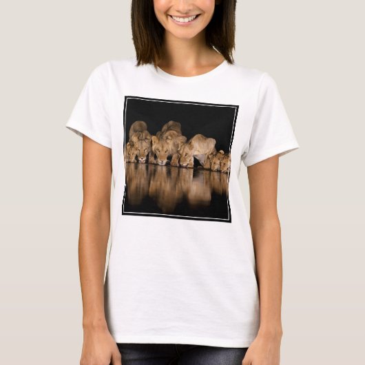 Lion Pride Drinks at the Water Hole at Night T-shirt (Voorkant)