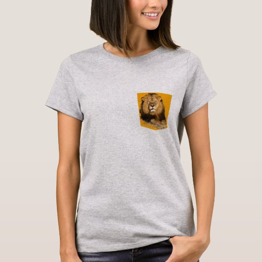 Lion Tshirt pocket design geheugen van Cecil de Le (Voorkant)