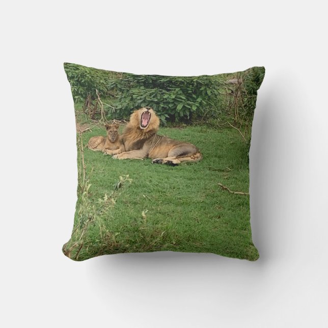 Lion Yawn gooit kussen (Voorkant)