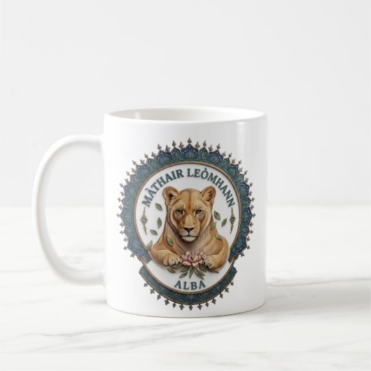 Lionne mère. Tasse de café Écosse (Gauche)