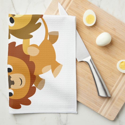 Lions caricaturaux mignons dans une serviette de c (Quart Plié)