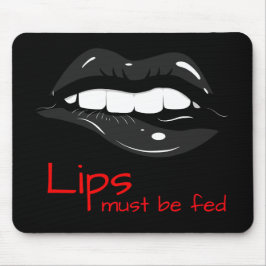 Lippen moeten gevoed worden sensuele lippen zwarte muismat