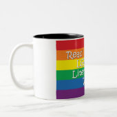 Lire avec la tasse Pride (Gauche)