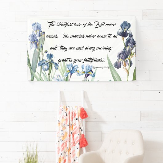 L'iris bleu fleurit la bannière de chrétien (En situation)